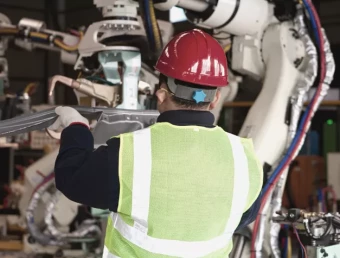 Välmående bolag inom Industriservice och bearbetning.