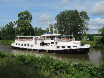 Vältablerat och lönsamt rederi med restaurangverksamhet på Göta Kanal